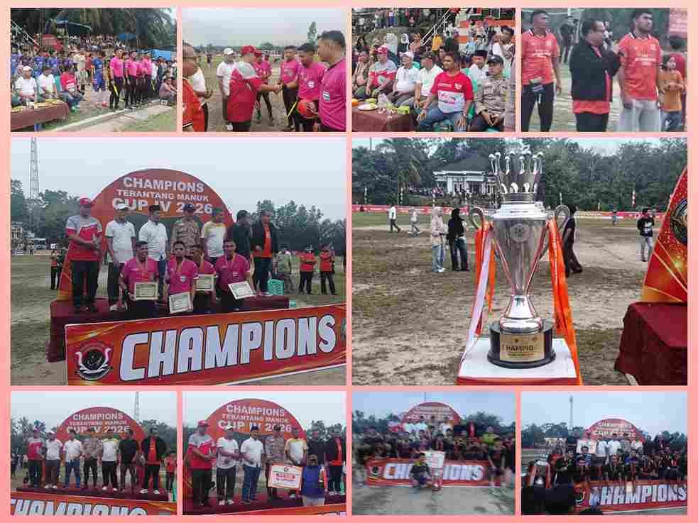 Penyerahan piala dan hadiah oleh Camat Pangkalan Kuras Rudiyanto kepada tim juara Terantang Manuk Cup IV 2026.