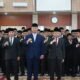 Bupati Ketapang lantik dan ambilan Sumpah/Janji Jabatan Administrator dan Pengawas di Lingkungan Pemerintah ketapang   Ketapang, DetikReportase.com kalbar – Bupati Ketapang lantik dan ambilan Sumpah/Janji Jabatan Administrator dan Pengawas di Lingkungan Kabupaten Ketapang, Jumat (2/10/2026) di lantai tiga  ruang rapat utama kantor bauapati. Berikut adalah daftar lengkap pejabat yang dilantik di lingkungan Pemerintah Kabupaten Ketapang   A. JABATAN ADMINISTRATOR (59 Pejabat)  1.Indrawati Kusuma Widhiastuti, S.I.P., M.Sc. – Kepala Bagian Perencanaan dan Keuangan Sekretariat Daerah 2Teddy Safrudin, S.IP – Kepala Bagian Organisasi Sekretariat Daerah 3.Andri Relegion, S.STP., M.A.P. – Kepala Bagian Protokol dan Komunikasi Pimpinan Sekretariat Daerah 4.Christine Sintari Ellen, S.Str., M.Sos. – Sekretaris Dinas Pendidikan 5.Prajuneka, S.K.M., M.PHC – Sekretaris Dinas Perhubungan 6.Asep Suhendar, S.E. – Sekretaris Dinas Komunikasi dan Informatika 7. Seth Arel, S.Th., M.A.P. – Sekretaris Dinas Pemberdayaan Masyarakat dan Pemerintahan Desa 8. Elly Hendrawati, SP, MMA – Sekretaris Dinas Pertanian, Peternakan dan Perkebunan 9. Hermansyahwiran, S.HUT., M.Sos. – Sekretaris Satuan Polisi Pamong Praja 10. Florensius Y.M. Tapun, S.T., M.A.P. – Sekretaris Badan Riset dan Inovasi Daerah 11. Yuliana KISLIN, S.Sos., M.A.P. – Sekretaris Badan Pendapatan Daerah 12. Drs. Nuryono, M.A.P. – Inspektur Pembantu I Inspektorat 13. Sutan Hariri Harahap, S.E., M.E. – Inspektur Pembantu II Inspektorat 14. Andi Manalu, S.PI., M.SoS. – Inspektur Pembantu IV Inspektorat 15. Sidik Budiyono, S.STP., M.M. – Inspektur Pembantu V Inspektorat 16. Amrullah, S.PKP., M.M. – Camat Delta Pawan 17. Trasunsius, S.Pd.SD., M.A.P. – Camat Jelai Hulu 18. Suryadi, S.PD – Camat Kendawangan 19. Abu Haira, S.IP., M.Sos. – Camat Nanga Tayap 20. Yuvinsius Seliman, S.E., M.E. – Camat Simpang Dua 21. Kristina Yesi Winarti, S.E., M.A.P. – Camat Simpang Hulu 22. Daniel Laumakany, S.TH., M.Pd.K – Camat Sungai Melayu Rayak 23. Helarius Trisno, S.Pd., M.A.P. – Kepala Bidang Pembinaan Sekolah Dasar Dinas Pendidikan 24. Toyib, S.Pd., M.Pd. – Kepala Bidang Pembinaan Sekolah Menengah Pertama Dinas Pendidikan 25. Dwi Ariwibowo S, S.SOS., M.Si – Kepala Bidang Perpustakaan Dinas Kearsipan dan Perpustakaan Daerah 26. Aries Pratama, S.Kom., M.M. – Kepala Bidang Kepemudaan Dinas Pemuda dan Olahraga 27. M Muhardi, SP. – Kepala Bidang Pembudayaan Olahraga Dinas Pemuda dan Olahraga 28. Frans Febryan, S.STP., M.E. – Kepala Bidang Peningkatan Prestasi Olahraga Dinas Pemuda dan Olahraga 29. Willy Indrayudha, S.E., M.M. – Kepala Bidang Sumber Daya Kesehatan Dinas Kesehatan 30. John Lay Hery, S.T., M.T. – Kepala Bidang Perindustrian Dinas Perdagangan 31. Lusia Budi Suswanti, S.Pd., M.E. – Kepala Bidang Pariwisata Dinas Pariwisata dan Kebudayaan 32. Deki Triadi, S.Pd., M.A.P. – Kepala Bidang Pengembangan Sumber Daya Ekonomi Kreatif Dinas Pariwisata dan Kebudayaan 33. Yusjunaidi, S.SOS – Kepala Bidang Fasilitasi Wilayah Desa Dinas Pemberdayaan Masyarakat dan Pemerintahan Desa 34. Wulandari, S.STP., M.A.P. – Kepala Bidang Pemerintahan Desa Dinas Pemberdayaan Masyarakat dan Pemerintahan Desa 35. Pankrasius, S.Pd., M.A.P. – Kepala Bidang Tenaga Kerja Dinas Tenaga Kerja dan Transmigrasi 36. Thrisia Edita, SP., M.A.P. – Kepala Bidang Tanaman Pangan dan Hortikultura Dinas Pertanian, Peternakan dan Perkebunan 37. Pius Iba, S.PT – Kepala Bidang Ketahanan Pangan Dinas Ketahanan Pangan dan Perikanan 38. Dedi, S.I.P – Kepala Bidang Ketentraman Masyarakat dan Ketertiban Umum Satuan Polisi Pamong Praja 39. Markus Rudi Hartono, S.P.D., M.Sos. – Kepala Bidang Perlindungan Masyarakat Satuan Polisi Pamong Praja 40. Rajansyah, S.Pd., M.PD – Kepala Bidang Pemerintahan dan Sosial Budaya Badan Perencanaan Pembangunan Daerah 41. Jamil, S.E., M.E. – Kepala Bidang Anggaran Badan Pengelola Keuangan dan Aset Daerah 42. Elisabet, S.E., M.Si. – Kepala Bidang Perbendaharaan Badan Pengelola Keuangan dan Aset Daerah 43. Prima Febria Prisliawan, S.E., M.E. – Kepala Bidang Aset Daerah Badan Pengelola Keuangan dan Aset Daerah 44. Nur Fadly, S.H., M.Si. – Kepala Bidang Pengelolaan Penerimaan Daerah Badan Pendapatan Daerah 45. Herman Suwanto, S.IP – Kepala Bidang Pengembangan Aparatur Sipil Negara Badan Kepegawaian dan Pengembangan Sumber Daya Manusia 46. Gerardus Jonoh, S.PD. – Sekretaris Badan Penanggulangan Bencana Daerah 47. Hendri, S.E., M.M. – Kepala Bidang Pencegahan dan Kesiapsiagaan Badan Penanggulangan Bencana Daerah 48. Apolonius, S.PD – Sekretaris Kecamatan Delta Pawan 49. Andreas Sartono, S.PD – Sekretaris Kecamatan Hulu Sungai 50. Iskandar, S.E., M.SOS. – Sekretaris Kecamatan Kendawangan 51. Juntin, S.PD – Sekretaris Kecamatan Manis Mata 52. Darmawansyah, S.Kom., M.Si. – Sekretaris Kecamatan Matan Hilir Selatan 53. Yako Antonius, S.Pd., M.SOS. – Sekretaris Kecamatan Nanga Tayap 54. Rahmat Kartolo, S.Pd.I., M.SOS. – Sekretaris Kecamatan Pemahan 55. Hendrikus, S.I.P., M.A.P. – Sekretaris Kecamatan Singkup 56. Suryanto, S.E., M.M. – Sekretaris Kecamatan Sungai Melayu Rayak 57. Abdul Razak, S.E., M.SOS. – Kepala Bagian Tata Usaha RSUD dr. Agoesdjam Ketapang 58. Marselius Dedi, S.STP, M.SOS – Sekretaris Dinas Kependudukan dan Pencatatan Sipil 59. Andry Novianto, S.H – Kepala Bidang Pemanfaatan Data dan Inovasi Pelayanan Dinas Kependudukan dan Pencatatan Sipil  B. JABATAN PENGAWAS (56 Pejabat) 5.Medyan, S.STP – Kepala Subbagian Protokol Bagian Protokol dan Komunikasi Pimpinan Sekretariat Daerah 4.Kordinatus, S.H., M.A.P – Kepala Subbagian Umum dan Kepegawaian Dinas Pemuda dan Olahraga 3.Neni Endang Kusniarti, S.P.D., M.A.P. – Kepala Subbagian Umum dan Kepegawaian Dinas Tenaga Kerja dan Transmigrasi 4.Supardi, S.PKP – Kepala UPT Balai Produksi Benih Tanaman Pangan dan Hortikultura Dinas Pertanian, Peternakan dan Perkebunan 5.Agus Fitria Syandi, S.E. – Kepala Subbagian Penyusunan Program dan Keuangan Satuan Polisi Pamong Praja 6.Arief Rachman, S.STP., M.E. – Kepala Subbagian Penyusunan Anggaran Badan Pengelola Keuangan dan Aset Daerah 7. Stefanus, S.E., M.A.P. – Kepala Subbagian Penatausahaan Penerimaan, Pembiayaan dan Kas Daerah Badan Pengelola Keuangan dan Aset Daerah 8. Emma Suhartini, SP – Kepala Subbagian Penyusunan Program dan Keuangan Badan Kepegawaian dan Pengembangan Sumber Daya Manusia 9. Monika, S.Pd – Kepala Subbagian Umum dan Kepegawaian Badan Kesatuan Bangsa dan Politik 10. Boromius, S.PD – Kepala Seksi Pemberdayaan Masyarakat Kecamatan Air Upas 11. Albadron, S.E. – Kepala Seksi Tata Pemerintahan Kecamatan Benua Kayong 12. Uti Assaji, S.PD – Kepala Seksi Ketentraman dan Ketertiban Umum Kecamatan Benua Kayong 13. Hartono, S.P. – Kepala Seksi Pemberdayaan Masyarakat Kecamatan Kendawangan 14. Ns. Supriyatno, S.KEP. – Kepala Seksi Ekonomi, Pembangunan dan Kesejahteraan Sosial Kecamatan Kendawangan 15. Rahmat Karminto, S.I.P. – Kepala Seksi Ekonomi, Pembangunan dan Kesejahteraan Sosial Kecamatan Manis Mata 16. Nita Rupita, A.MD – Kepala Seksi Ketentraman dan Ketertiban Umum Kecamatan Manis Mata 17. Philip, S.PD – Kepala Seksi Ekonomi, Pembangunan dan Kesejahteraan Sosial Kecamatan Manis Mata 18. Banianto, S.AK – Kepala Seksi Pemberdayaan Masyarakat Kecamatan Matan Hilir Utara 19. Jamaludin, S.A.P., M.E. – Kepala Seksi Tata Pemerintahan Kecamatan Nanga Tayap 20. Riza Fahlepi, S.T., M.M. – Kepala Seksi Ekonomi, Pembangunan dan Kesejahteraan Sosial Kecamatan Pemahan 21. Salvinus Andreas, S.PD.SD – Kepala Seksi Tata Pemerintahan Kecamatan Simpang Dua 22. Markus Timbun, S.Pd., M.A.P. – Kepala Seksi Ketentraman dan Ketertiban Umum Kecamatan Simpang Dua 23. Martin, ST – Kepala Seksi Ekonomi, Pembangunan dan Kesejahteraan Sosial Kecamatan Simpang Hulu 24. Rachmad Kurniawan, S.M. – Kepala Seksi Ketentraman dan Ketertiban Umum Kecamatan Simpang Hulu 25. Parlin, S.PD – Kepala Seksi Ekonomi, Pembangunan dan Kesejahteraan Sosial Kecamatan Singkup 26. Irna Marsia, S.E. – Kepala Seksi Ekonomi, Pembangunan dan Kesejahteraan Sosial Kecamatan Sungai Laur 27. Yosep, S.PD – Kepala Seksi Pemberdayaan Masyarakat Kecamatan Sungai Melayu Rayak 28. Ahmadi, A.MD – Kepala Seksi Ekonomi, Pembangunan dan Kesejahteraan Sosial Kecamatan Sungai Melayu Rayak 29. Maria Goretti Rusanti, S.P., M.P. – Kepala Seksi Ekonomi, Pembangunan dan Kesejahteraan Sosial Kecamatan Tumbang Titi 30. Thomas Alemantara, S.K.M. – Kepala Seksi Penunjang Non Medis RSUD dr. Agoesdjam Ketapang 31. Slamet Hadi, S.ST., M.A.P. – Lurah Sampit 32. Prayoga Agung Papanean, S.STP., M.A.P. – Lurah Kantor 33. Melanius Momang, S.I.P. – Kepala UPT Perlengkapan, Perbengkelan dan Laboratorium Dinas Pekerjaan Umum dan Tata Ruang 34. Erol, S.E. – Kepala Subbagian Tata Usaha UPT Balai Pelaksana Penyuluhan Pertanian Dinas Pertanian, Peternakan dan Perkebunan 35. Subiantoro, SP., M.P. – Kepala Subbagian Keuangan Kecamatan Air Upas 36. Dedi Susanto, S.P.D.I., M.M. – Kepala Subbagian Keuangan Kecamatan Delta Pawan 37. Sumawaty BR Tarigan, S.E. – Kepala Subbagian Keuangan Kecamatan Delta Pawan 38. Tadeus Herlydes, S.PD.SD – Kepala Subbagian Keuangan Kecamatan Hulu Sungai 39. Agus Wilyannur, S.PD. – Kepala Subbagian Keuangan Kecamatan Manis Mata 40. Toni, S.I.P. – Kepala Subbagian Umum Kecamatan Marau 41. Syutardi, S.M. – Kepala Subbagian Umum Kecamatan Matan Hilir Utara 42. Nur Rohmat, S.PD – Kepala Subbagian Keuangan Kecamatan Matan Hilir Selatan 43. Mursalim, S.M. – Kepala Subbagian Keuangan Kecamatan Nanga Tayap 44. Ahmad Risani, A.MD – Kepala Subbagian Keuangan Kecamatan Pemahan 45. Surya Negara, S.PD – Kepala Subbagian Keuangan Kecamatan Simpang Dua 46. Yopie Natalinus, S.PD – Kepala Subbagian Umum Kecamatan Sungai Laur 47. Dini, S.PD – Kepala Subbagian Keuangan Kecamatan Sungai Melayu Rayak 48. Kristin Riyana, A.MD – Kepala Subbagian Umum Kecamatan Tumbang Titi 49. Kristin A IN, S.I.P. – Kepala Subbagian Keuangan Kecamatan Tumbang Titi 50. Rahmad Supandi, S.I.P. – Kepala Seksi Ketentraman dan Ketertiban Umum Kelurahan Kantor 51. Andhika Pratama, A.MD – Kepala Seksi Tata Pemerintahan Kelurahan Mulia Baru 52. Doubles Rizal, S.PD – Kepala Seksi Ekonomi, Pembangunan, dan Kesejahteraan Sosial Kelurahan Mulia Baru 53. S.M. Fadli, S.SOS. – Kepala Seksi Tata Pemerintahan Kelurahan Kauman 54. Yohanes Gundam, S.Pd.I., M.E. – Kepala Seksi Ketentraman dan Ketertiban Umum Kelurahan Kauman 55. Joko Sukarno, S.E. – Sekretaris Kelurahan Mulia Kerta 56. Helda, S.K.M., M.SOS. – Kepala Seksi Tata Pemerintahan Kelurahan Tengah  Detik.Reportase.com kalbar