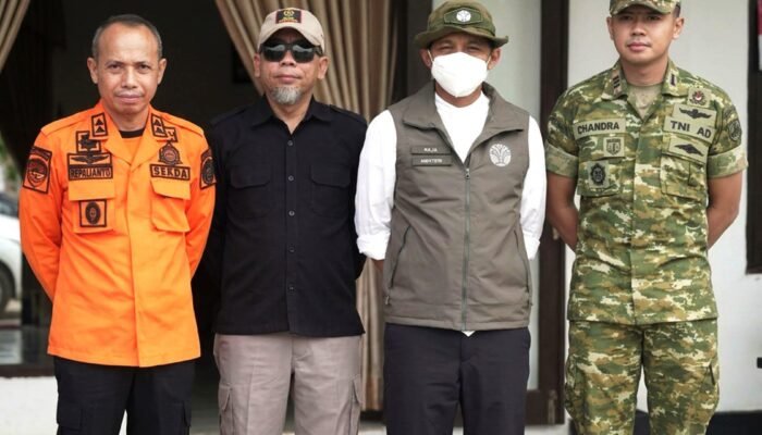 Sekretaris Daerah Kabupaten Ketapang Repalianto, S.Sos., M.Si mendampingi Menteri Kehutanan Republik Indonesia