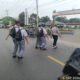 Pengaturan Lalu-lintas pagi hari memberikan pelayanan kepada anak-anak Sekolah dan masyarakat Pengguna Jalan