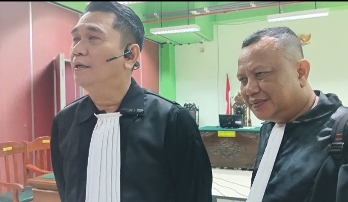 Tim kuasa hukum saat membacakan nota pembelaan (pledoi) jurnalis Muhamad Harun di Pengadilan Negeri Subang.