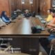 Kepala Dinas Dukcapil Jeneponto Dr. Mustaufiq memimpin rapat evaluasi layanan publik.