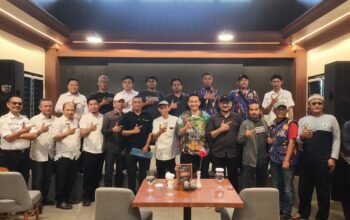 Narasumber dan peserta seminar Forum Masyarakat Subang Bersatu (FMSB) saat membedah persoalan lingkungan PT CMM di Cafe 88 Society Subang.