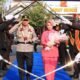 Momen jabat tangan serah terima jabatan antara Kapolres Ngawi baru AKBP Mohammad Amirul Hakim dan pejabat lama AKBP Prayoga Angga Widyatama.