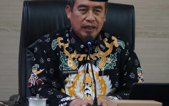 Perketat Tata Kelola BKK Desa, Pemkab Madiun Terbitkan Perbup 18/2026 untuk Tutup Celah Fraud Bupati Madiun Hari Wuryanto bersama Wabup Purnomo Hadi dan Kajari Madiun saat memberikan pengarahan Sosialisasi Perbup 18/2026 di Puspem Madiun.