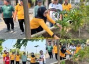 Program SAS (Sidoarjo Asri Sejuk) Kapolsek Sedati Bagikan Bibit Pohon Buah di Desa Banjar Kemuning