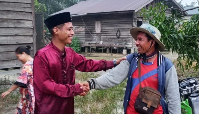 Hujan Iringi Juhendri Serahkan Berkas Pilkades Sungai Ara, Bawa Pesan Persaudaraan