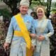 Anggun dan Berwibawa, Busana Melayu Wakil Bupati Husni Tamrin Bersama Istri Curi Perhatian di Kirab Budaya Helat Pelalawan ke-27