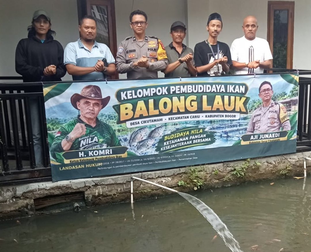 Penyerahan dan pelepasan bantuan benih ikan nila kepada Pokdakan Balong Lauk di Desa Cikutamahi Cariu Bogor.