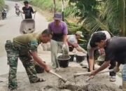 Sinergi Bhabinkamtibmas dan Babinsa Dampingi Warga Sorek Satu Gotong Royong Perbaiki Box Culvert Rusak