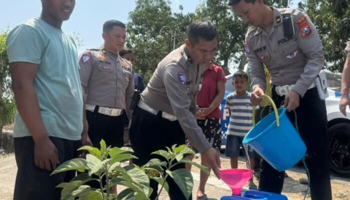 SABER Satlantas Polres Ngawi Hadir untuk Tiga Desa Terdampak Kekeringan di Bringin